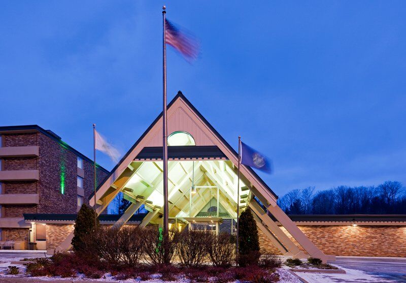 Holiday Inn Marquette By Ihg Buitenkant foto